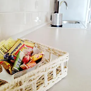 Apartman Anzotika, Nin