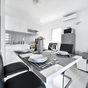 Apartman Deluxe Franic, Sukošan